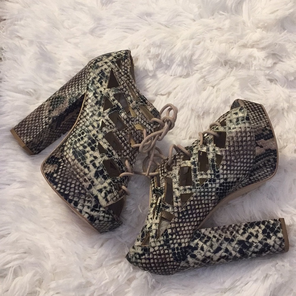 Snakeskin Lace-Up Chunky heels with platform